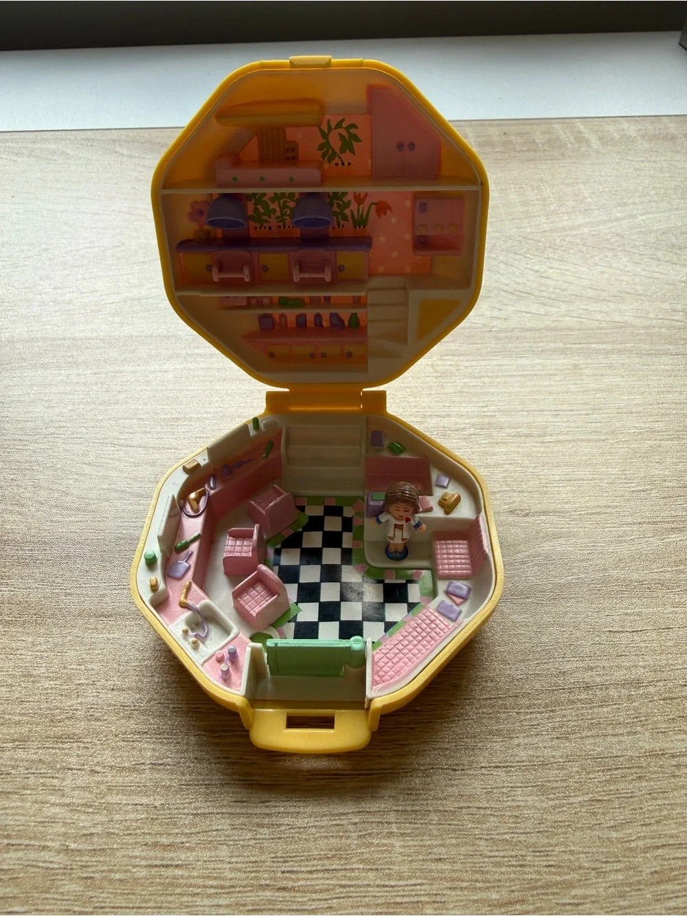 1990 Polly’s Hair Salon - vintage incomplete Polly pocket